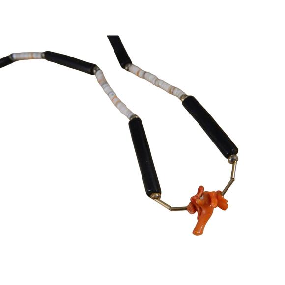 Vintage Coral Shell Necklace, 1990s Necklace, Silver Coral Chip Choker Necklace - Picture 2 of 5